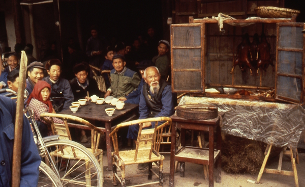 Teehaus in Sichuan Anfang der 1980er Jahre (Quelle: Marie-Luise Beppler-Lie)
